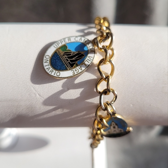 2/$12 Vintage souvenir Upper Canada Village charm bracelet GUC - Picture 2 of 5